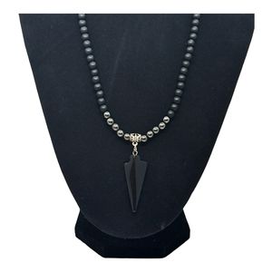 Retro arrowhead stone beaded necklace